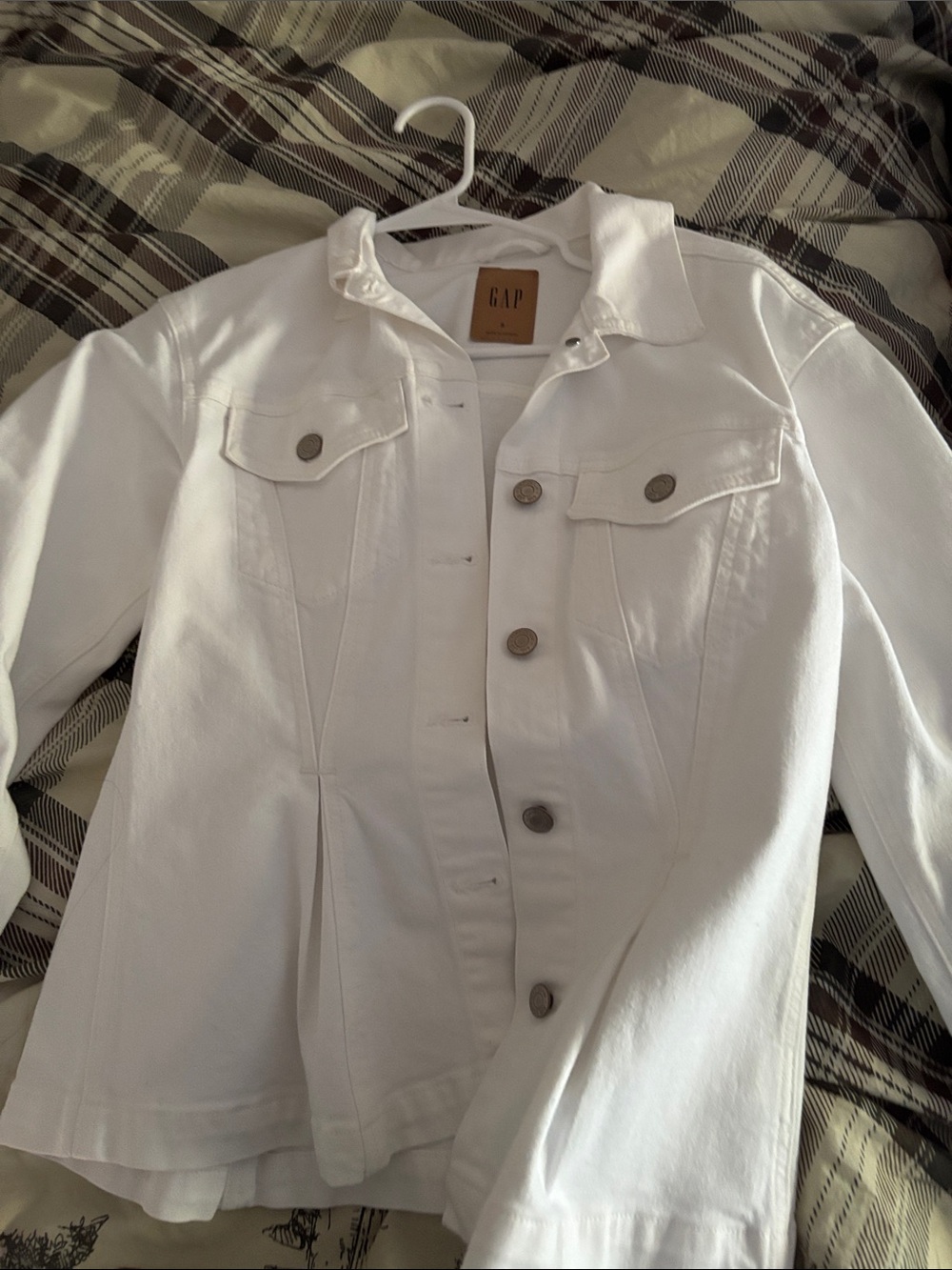GAP Women’s White Button-Front Denim Jacket